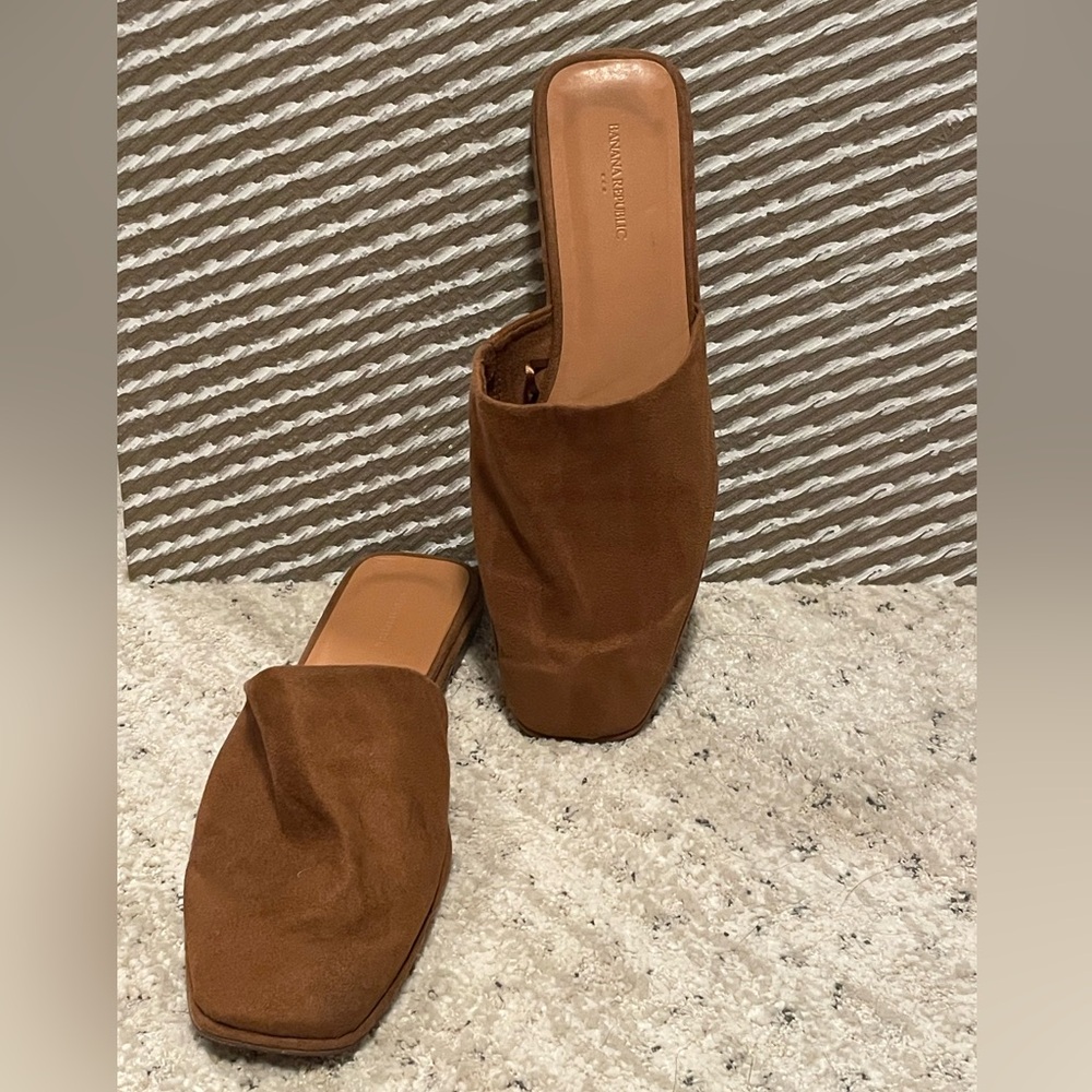 Banana Republic Women's brown Suede Mules